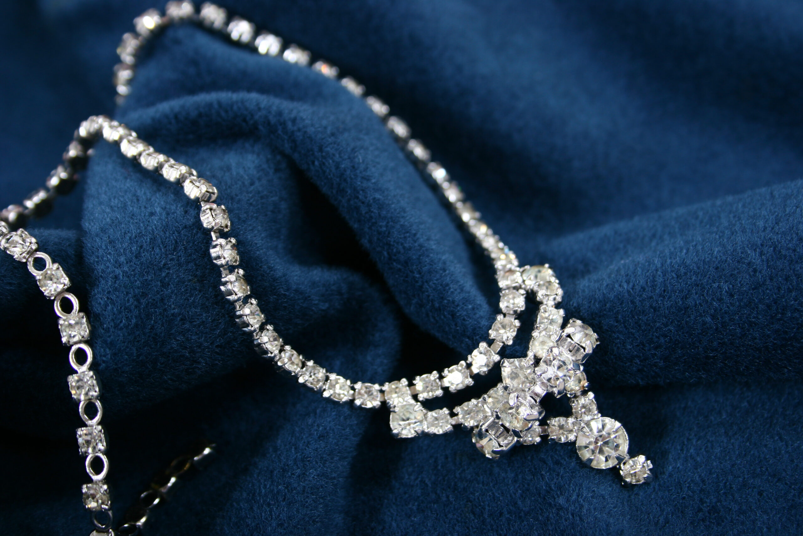 diamond-necklaces-and-pendants-andrews-jewellers